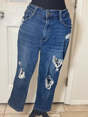 Judy Blue Distressed Cropped Dark Blue Jeans